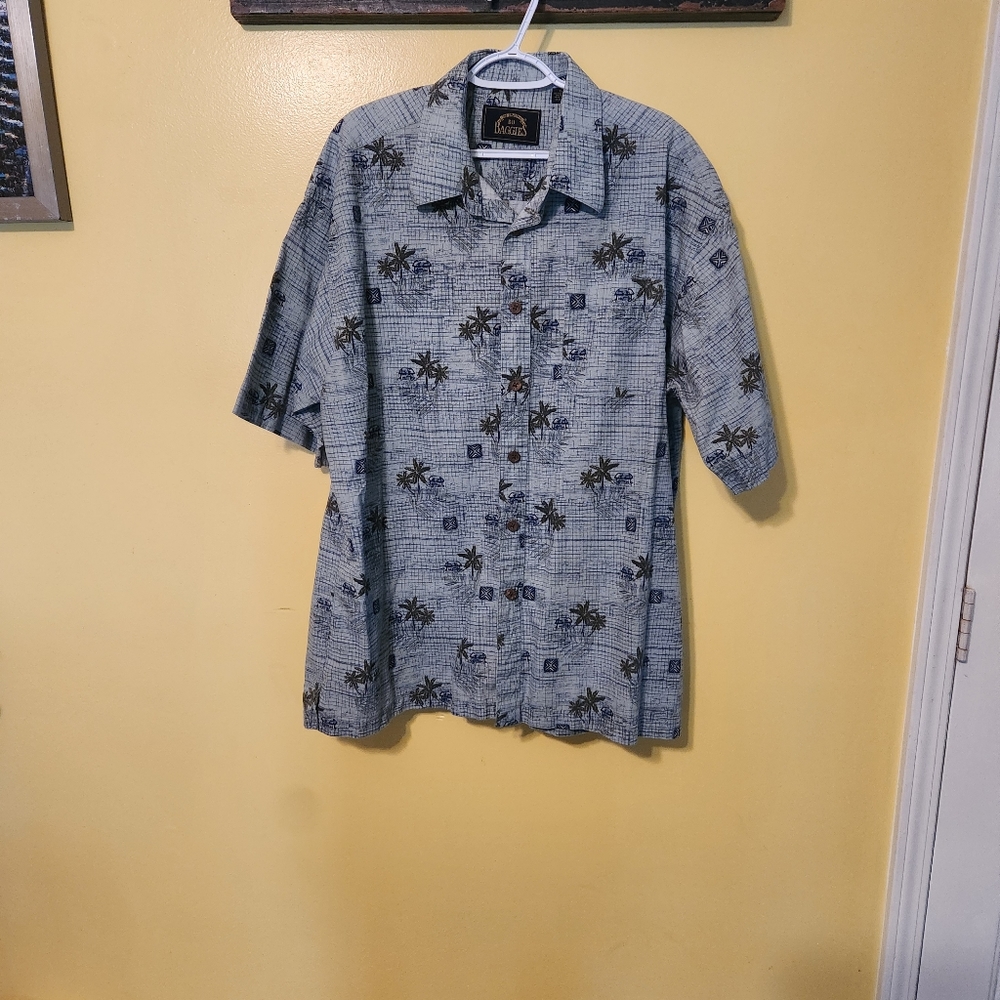 BD Baggies men's floral short sleeved button down shirt. Size XL. Blue.